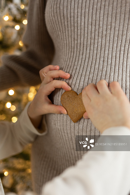 怀孕。圣诞节。图片素材