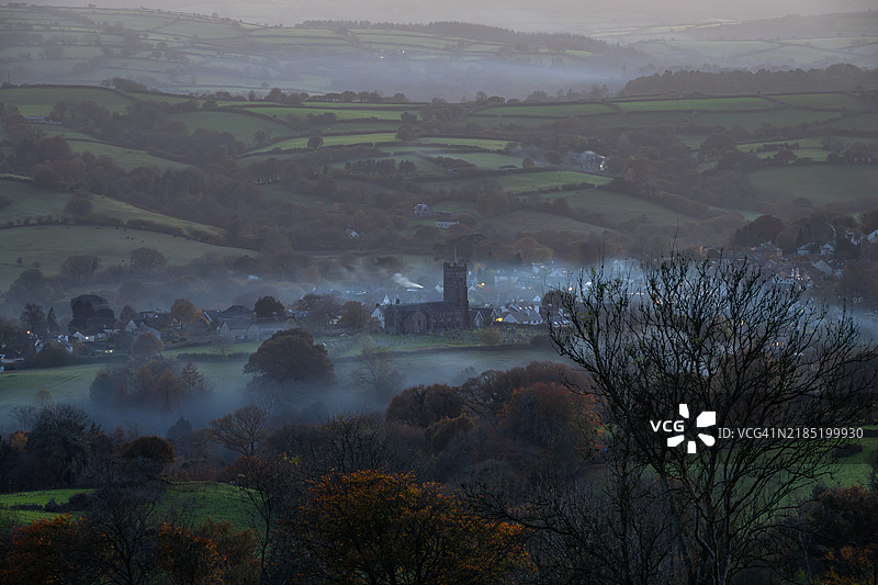 达特穆尔的莫尔顿汉普斯特德秋季傍晚图片素材