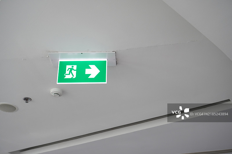紧急出口标志灯具标准图片素材