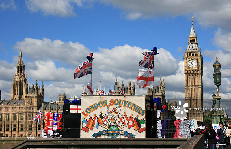 伦敦国会大厦的纪念品摊位图片素材