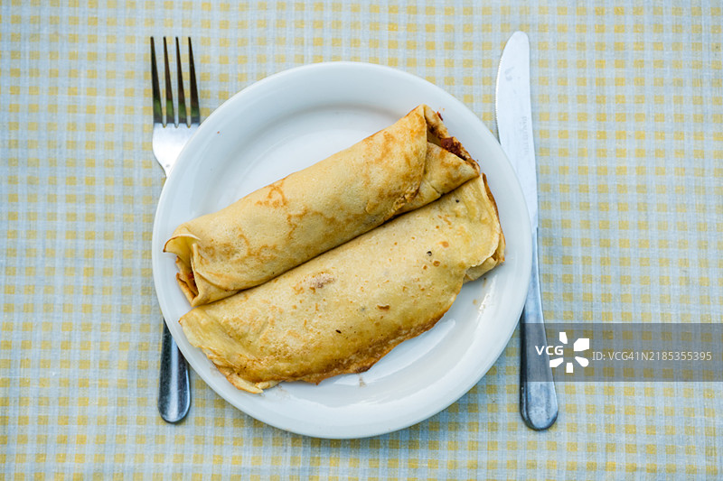 盘子上的卷饼特写图片素材