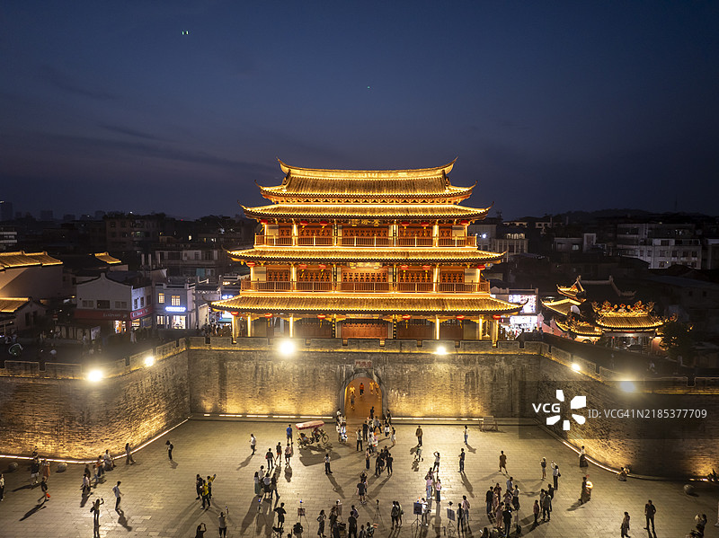 潮州市广济门塔的夜景图片素材