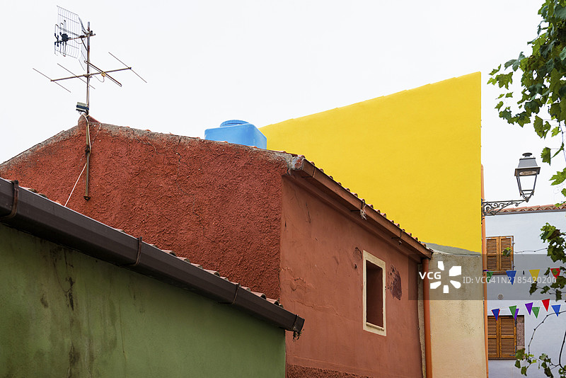 意大利撒丁岛奥里斯塔诺区的五彩斑斓的房屋图片素材
