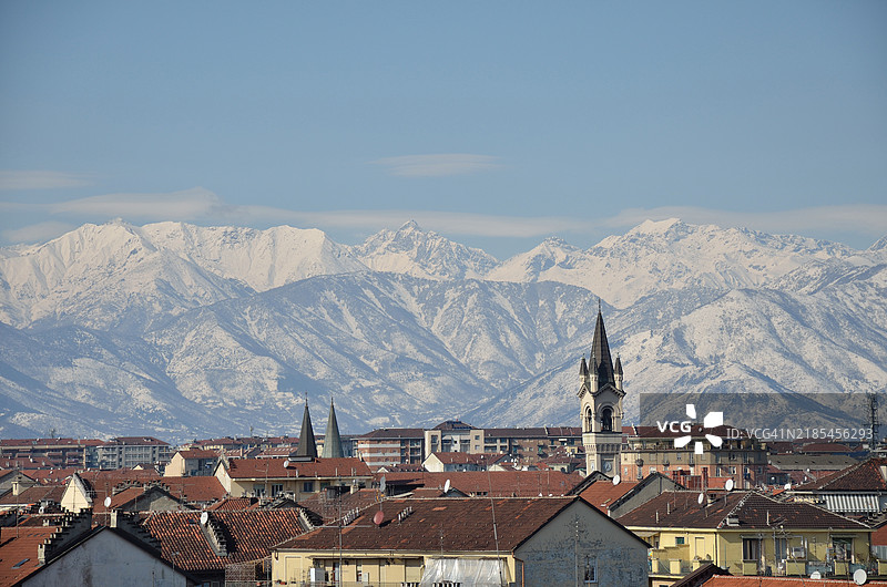 都灵市的景观，背景是阿尔卑斯山。图片素材