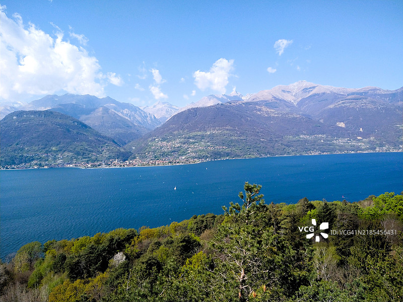 海湾的美丽景色与天空相映成趣图片素材