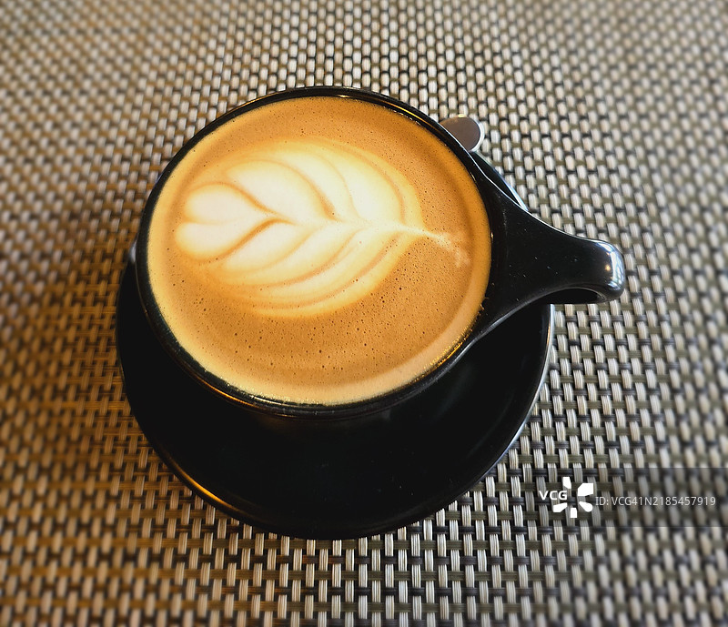 又一杯美丽的咖啡，开启我的星期天 - 咖啡之爱图片素材