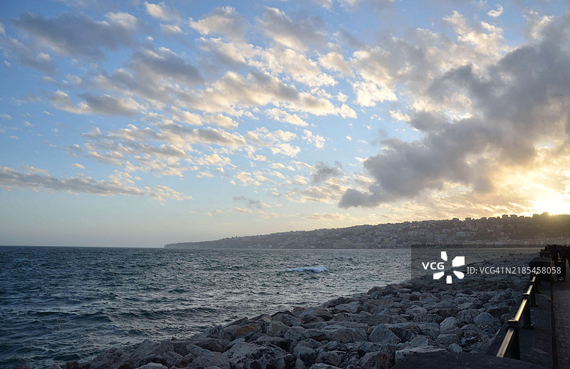 那不勒斯湾的日落景色图片素材