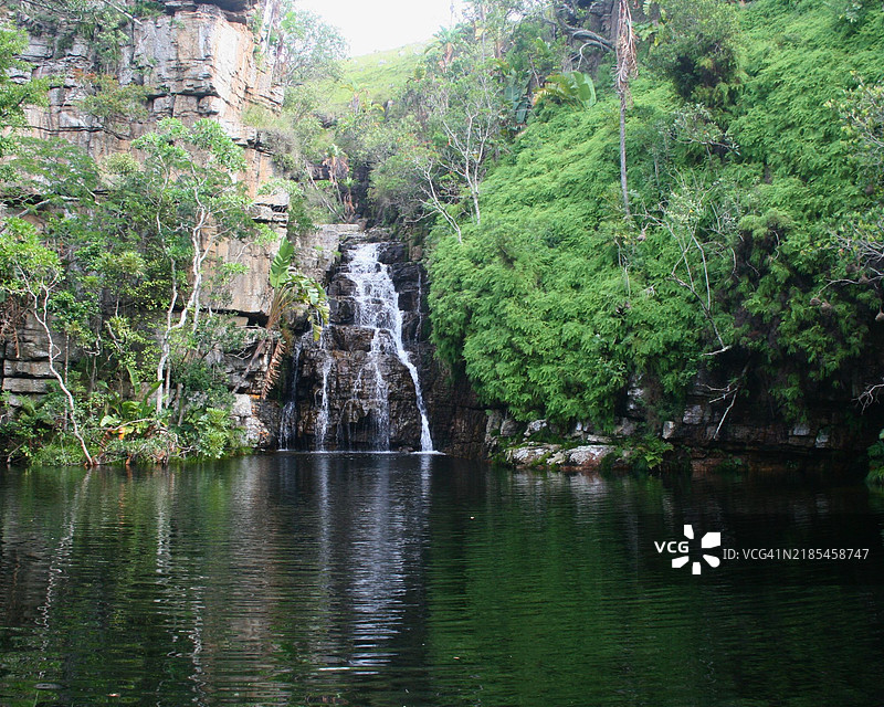 瀑布的美丽景色图片素材