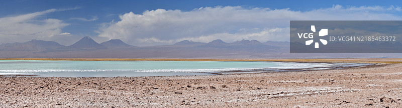 圣佩德罗·德·阿塔卡马的特宾基切湖全景（阿塔卡马沙漠，智利）图片素材