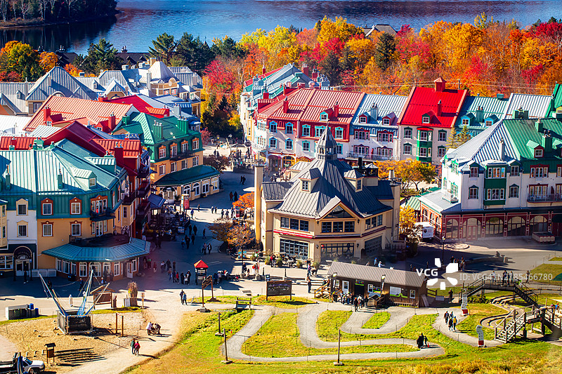 加拿大魁北克省的特朗布朗山全景。图片素材