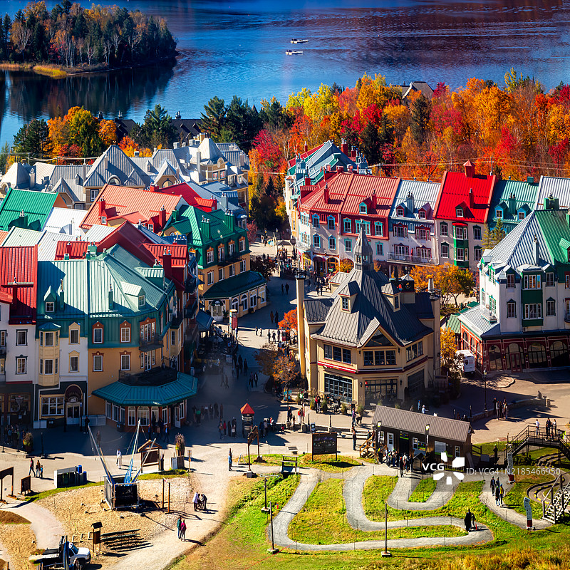 加拿大魁北克省的特朗布朗山全景。图片素材