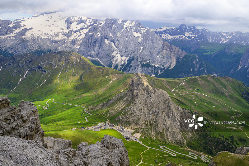 波尔多山口和马尔莫拉达山脉图片素材