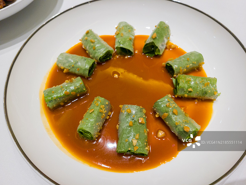 米纸包裹的蔬菜叶图片素材