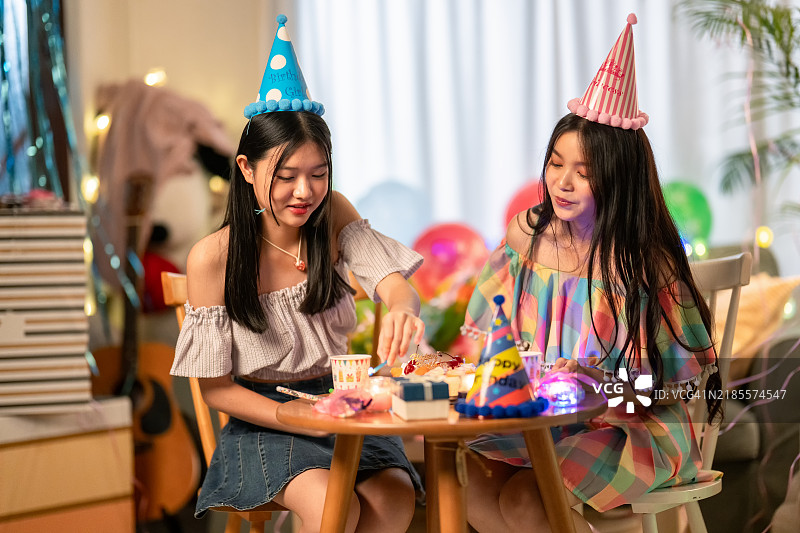 朋友们的庆祝活动图片素材