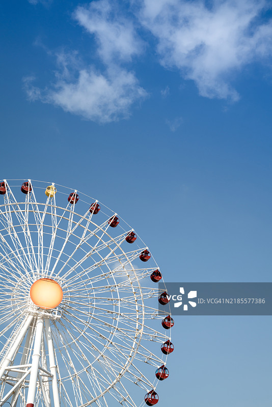 冲绳日本的摩天轮与蓝天图片素材