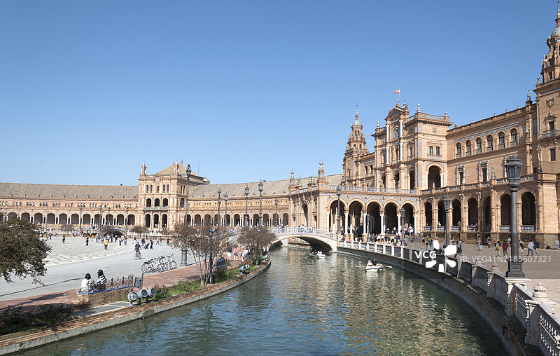 西班牙塞维利亚西班牙广场的全景视图。图片素材