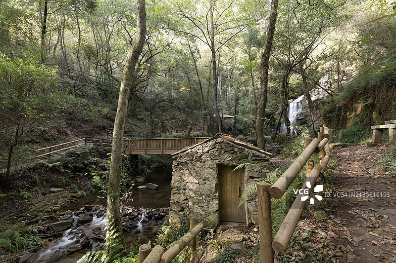 卡布雷拉·西尔瓦·埃斯库拉瀑布，葡萄牙最美丽的瀑布之一图片素材