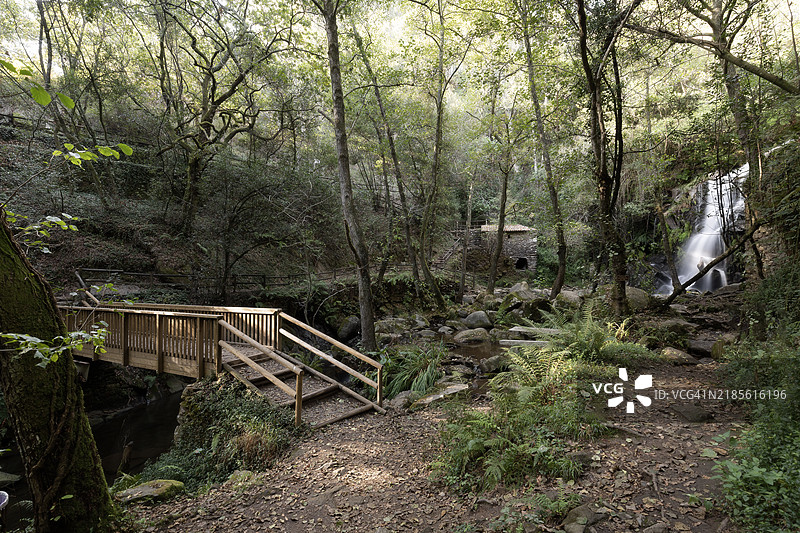 卡布雷拉·西尔瓦·埃斯库拉瀑布，葡萄牙最美丽的瀑布之一图片素材