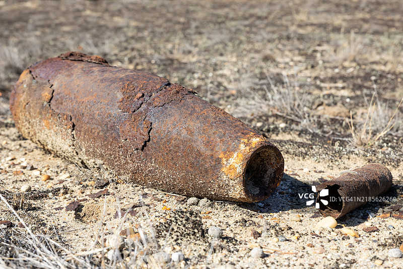 生锈的旧炸弹图片素材