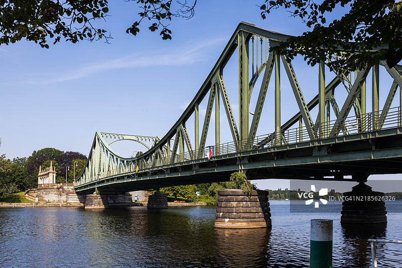 格林尼克桥横跨哈弗尔河，连接德国首都柏林和波茨坦。图片素材