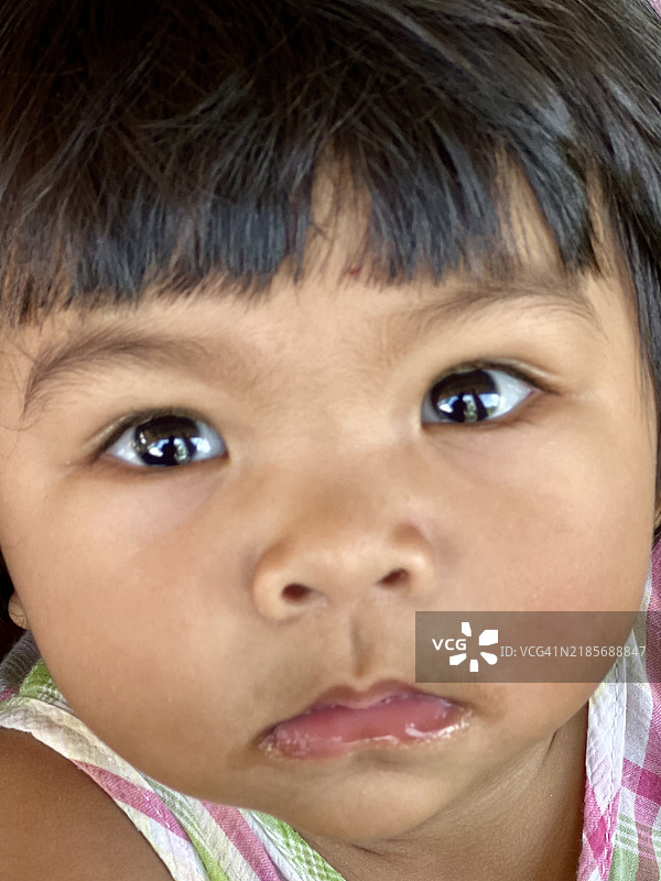 可爱的亚洲小女孩肖像图片素材