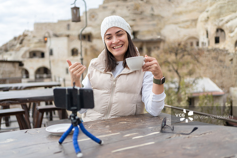 女性网红旅行拍摄视频日志图片素材