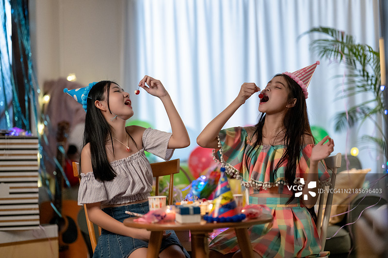 朋友聚会图片素材