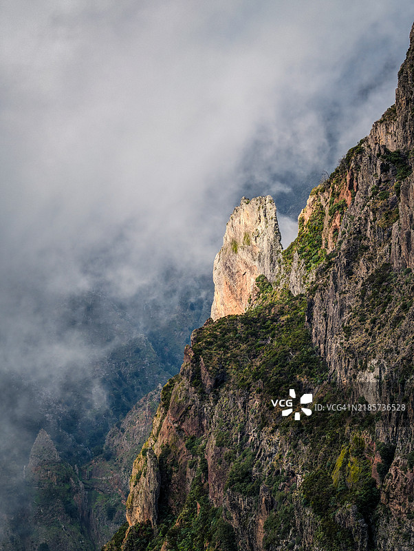 山脉与天空的美丽景色图片素材