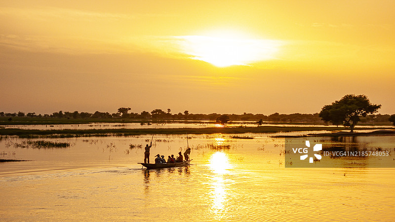 马里，杰内，这座城镇被水环绕图片素材