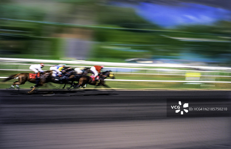 马赛 - 不可识别的地点和骑手，运动模糊图片素材