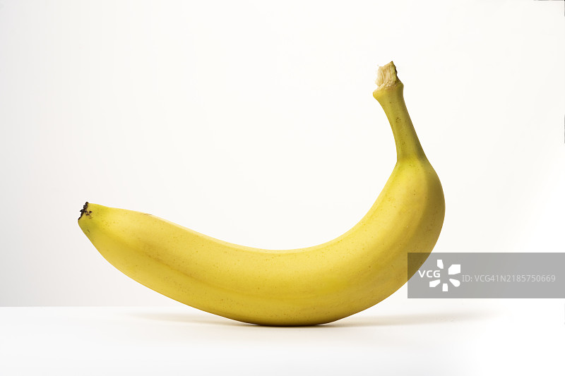 白色背景上的香蕉图片素材