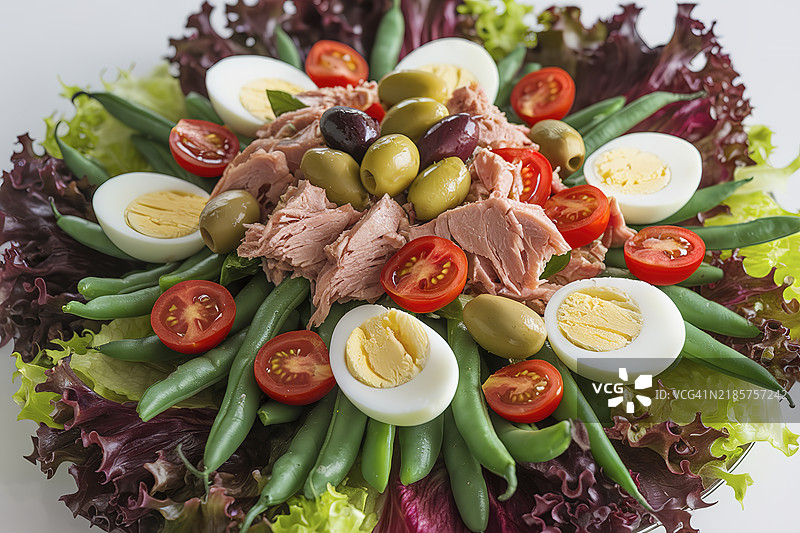 一盘色彩鲜艳的沙拉图片素材