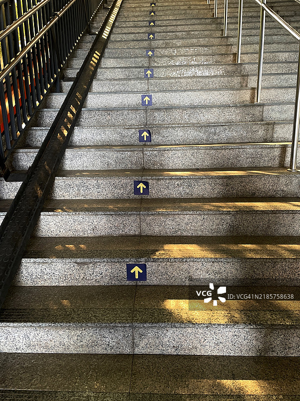 现代车站的楼梯图片素材