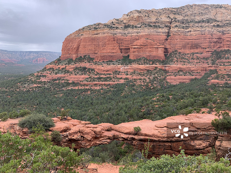 亚利桑那州雅瓦派县的岩石 formations 视图图片素材