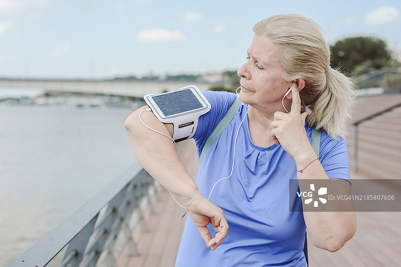 老年人的户外锻炼图片素材