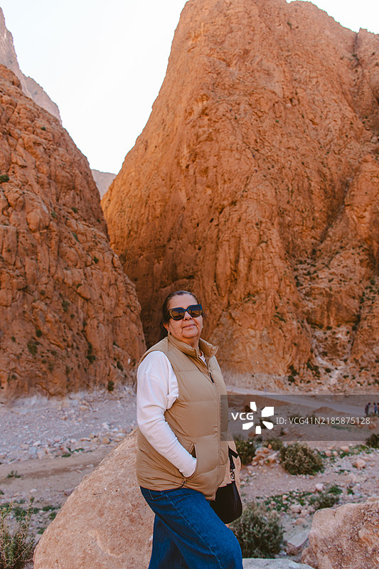 游客在托德拉峡谷图片素材