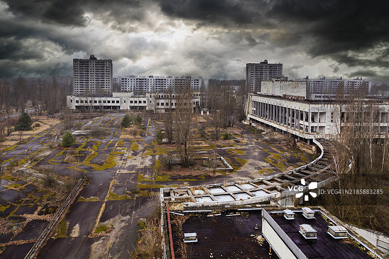 切尔诺贝利禁区的普里皮亚特。城市中心和“能源”文化宫的景观图片素材