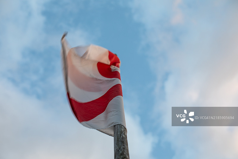 卷起的英格兰国旗图片素材