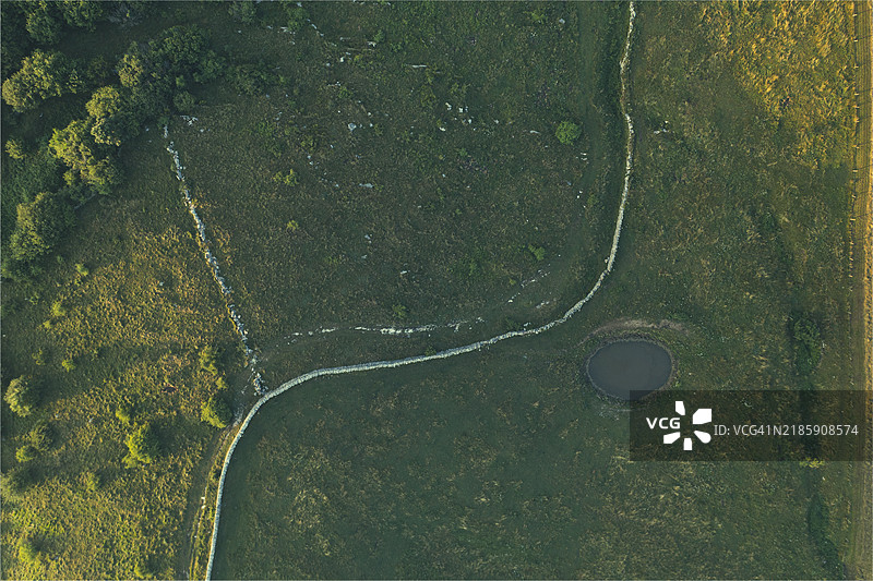 意大利维尼托省维罗纳地区的莱辛尼亚地区自然公园意大利前阿尔卑斯山脉。图片素材