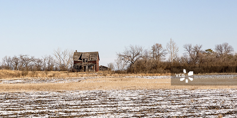 废弃的农场遗址图片素材