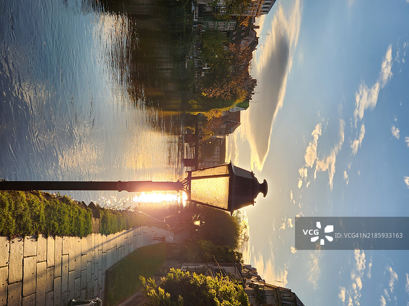 法国斯特拉斯堡的伊尔河日落图片素材