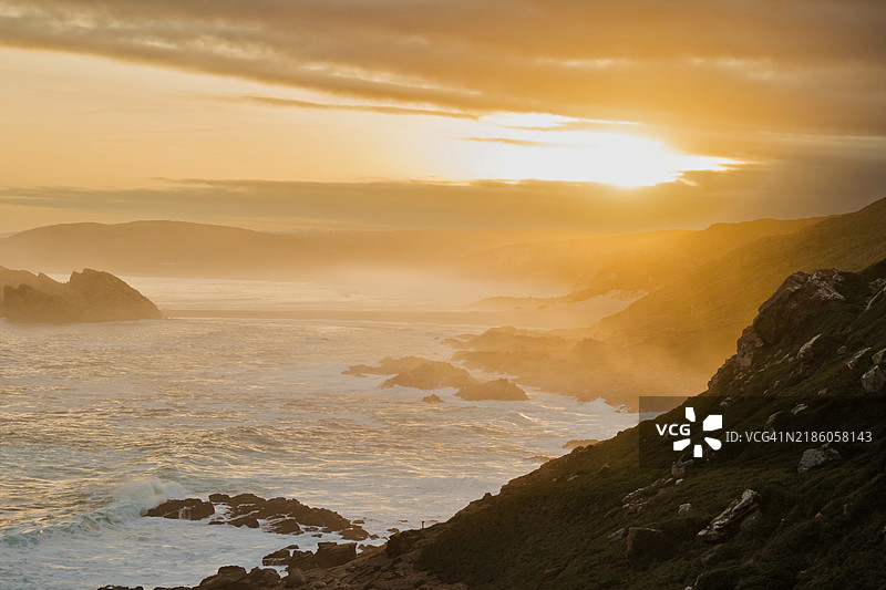 从世界遗产地罗伯格自然保护区俯瞰南大洋的日落图片素材