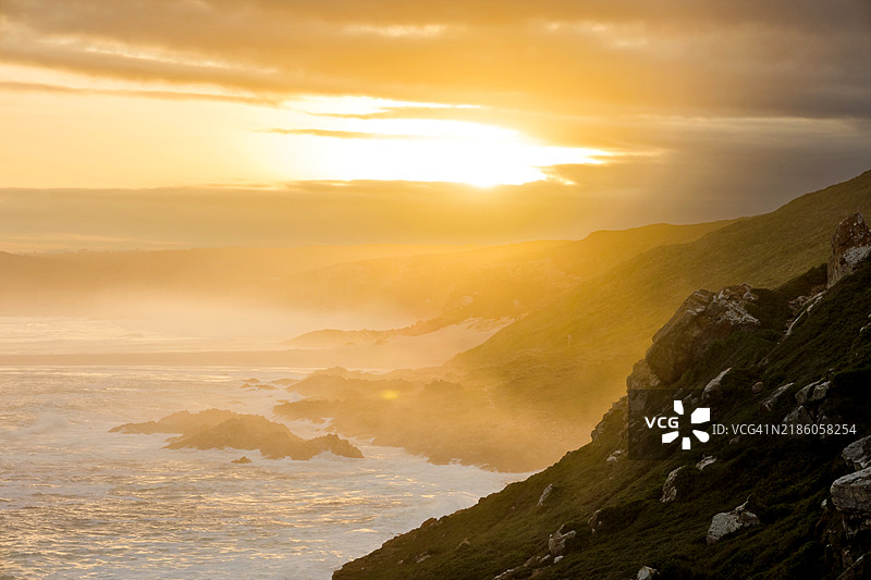 从世界遗产地罗伯格自然保护区俯瞰南大洋的日落图片素材
