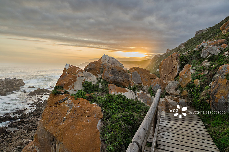 从世界遗产地罗伯格自然保护区俯瞰南大洋的日落图片素材