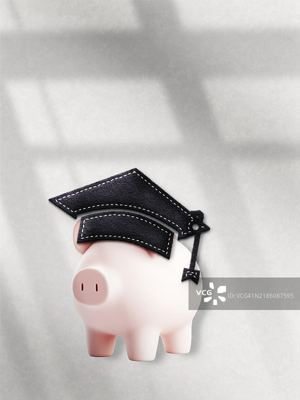 教育储蓄。带有毕业帽的储蓄罐。图片素材