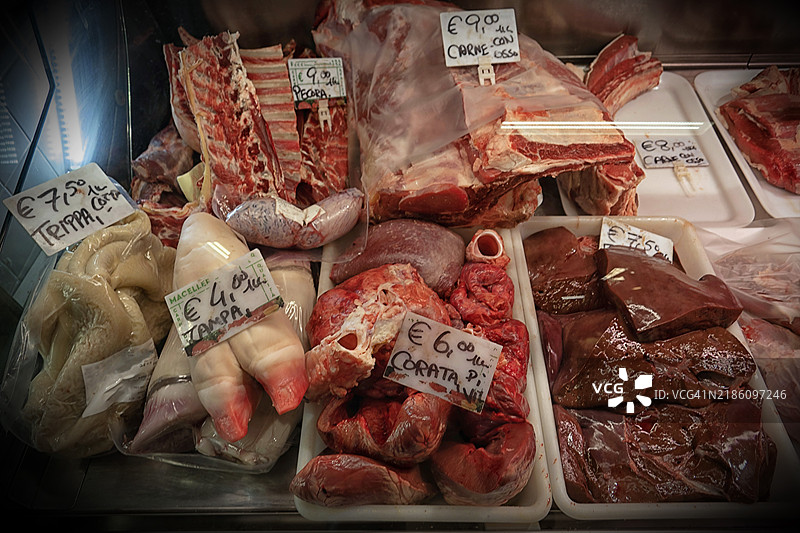 肉店展示的内脏特写图片素材
