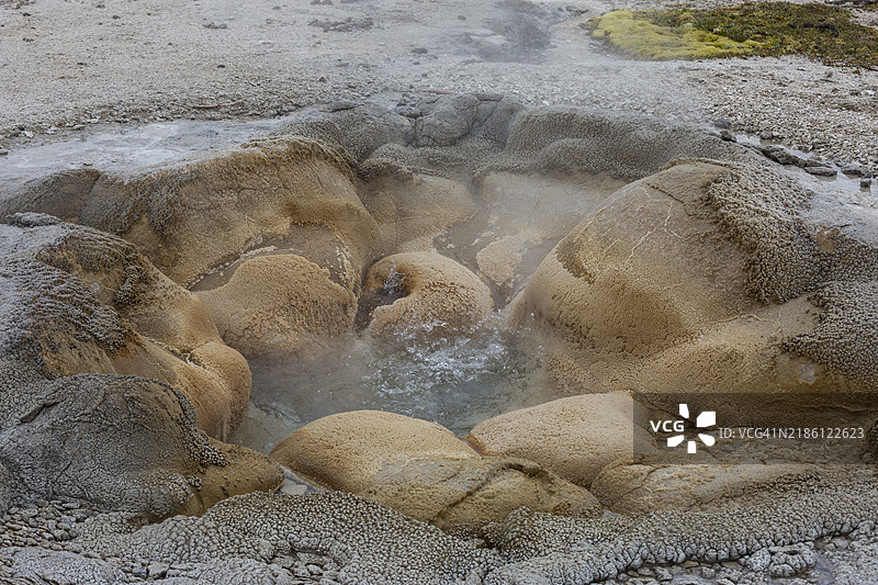 黄石公园的壳泉图片素材