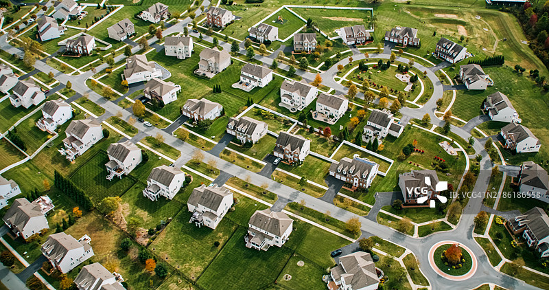 华盛顿特区郊区的高角度航拍住宅区图片素材