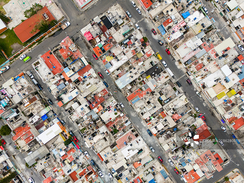 特斯科科湖旁边的低收入住房的航拍视图 - 墨西哥州，墨西哥图片素材