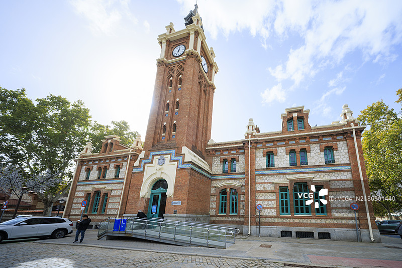 马德里马塔德罗综合体的历史悠久的钟楼之家图片素材